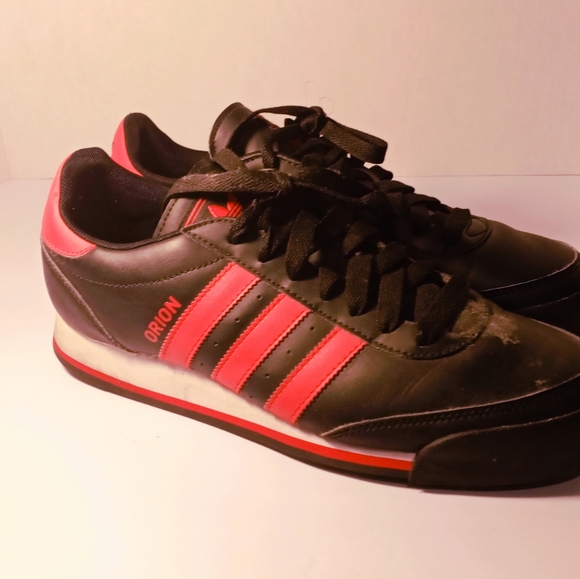 Adiddas Black/Red ORIONS - Picture 2 of 3